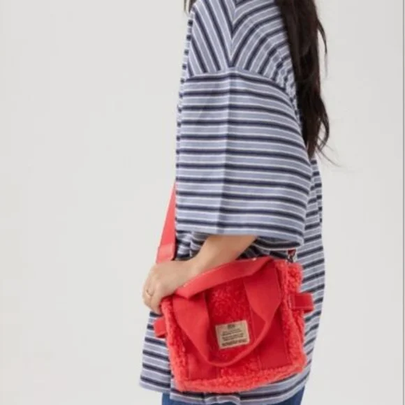 BDG Urban Outfitters Serena Sherpa Mini Tote Bag - Picture 10 of 12